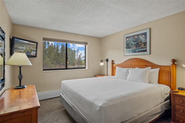 611 Village Road 23220 photo 16
