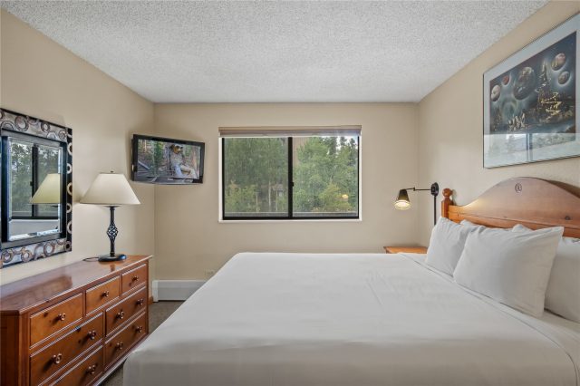 611 Village Road 23220 photo 17