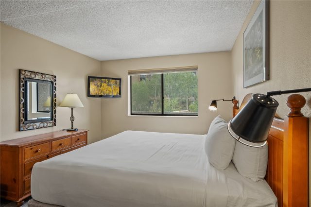611 Village Road 23220 photo 18