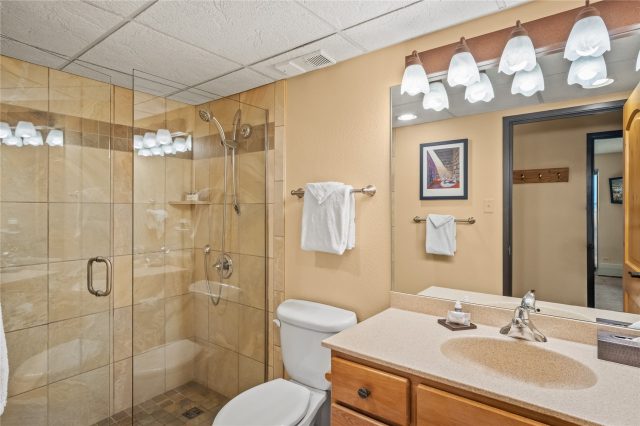 611 Village Road 23220 photo 20