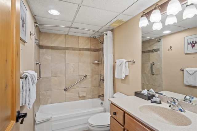 611 Village Road 23220 photo 25