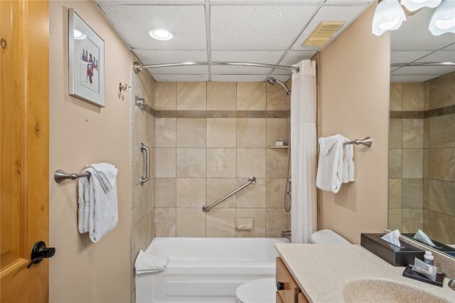611 Village Road 23220 photo 26