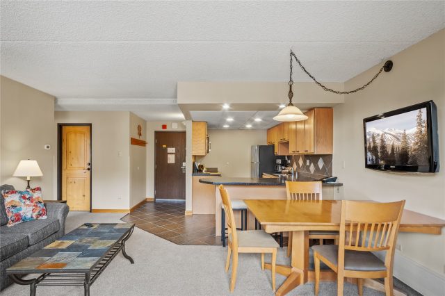 611 Village Road 23220 photo 6