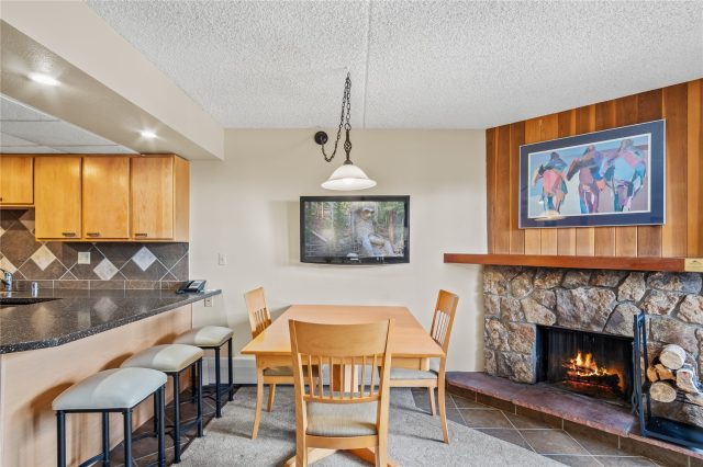 611 Village Road 23220 photo 8