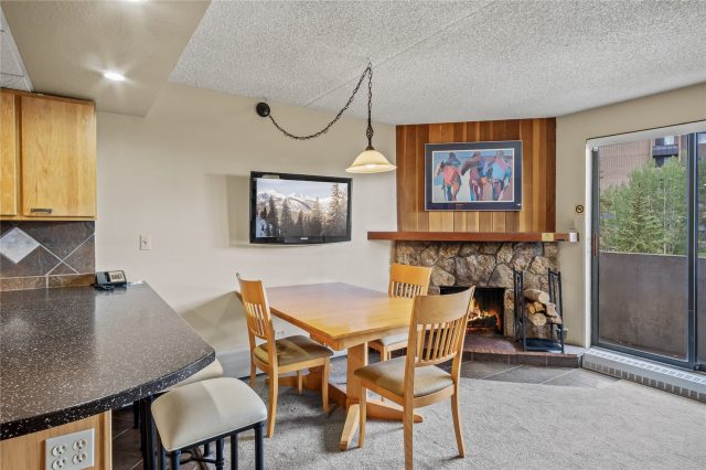 611 Village Road 23220 photo 9