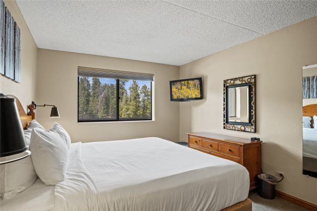 611 Village Road 23240 photo 18