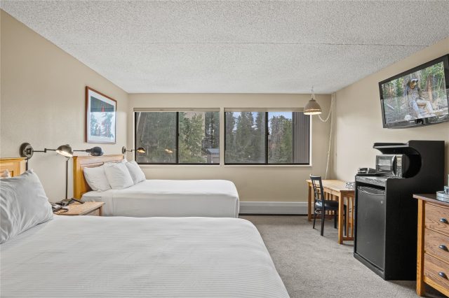 611 Village Road 23240 photo 21