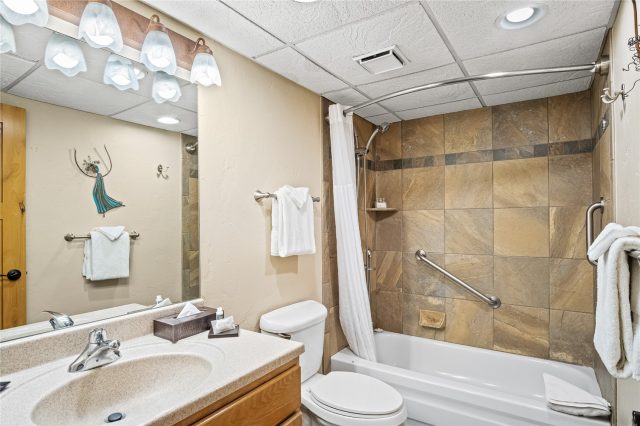 611 Village Road 23240 photo 24