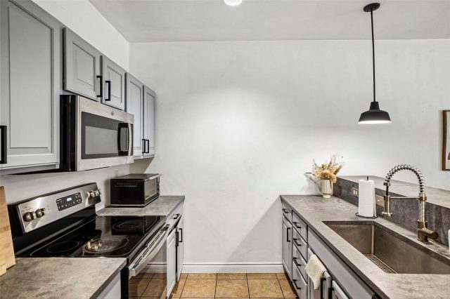 801 Lakepoint Drive B17 photo 4