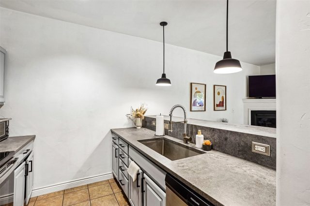 801 Lakepoint Drive B17 photo 5