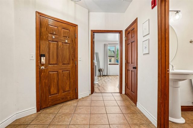 801 Lakepoint Drive B17 photo 8
