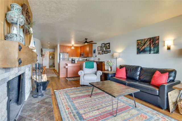 311 W La Bonte Street 206 photo 4