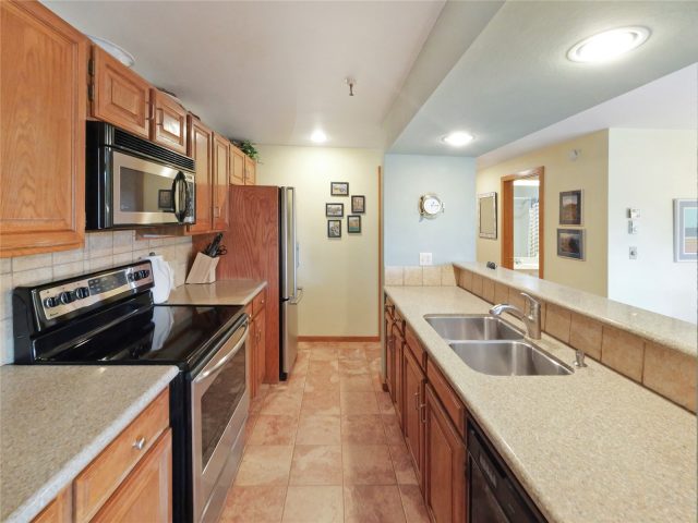 180 E La Bonte Street 415 photo 10