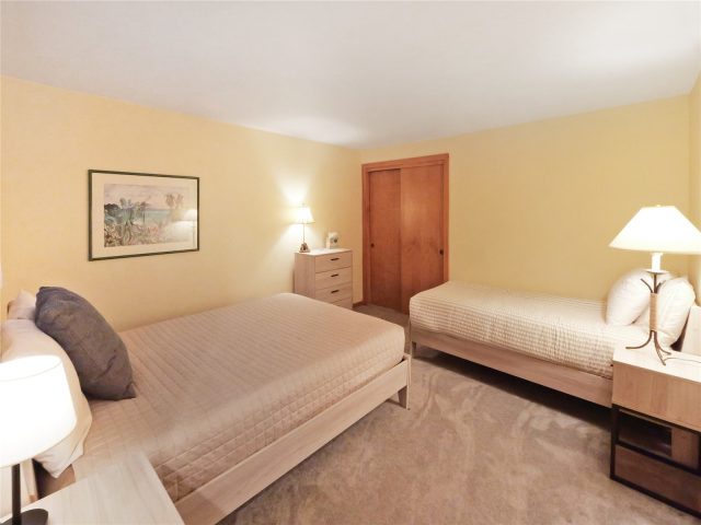 180 E La Bonte Street 415 photo 27