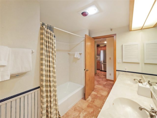 180 E La Bonte Street 415 photo 32