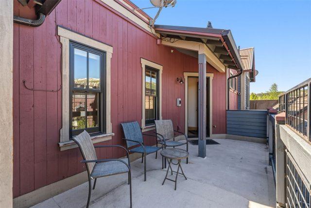 114 Lincoln B photo 18
