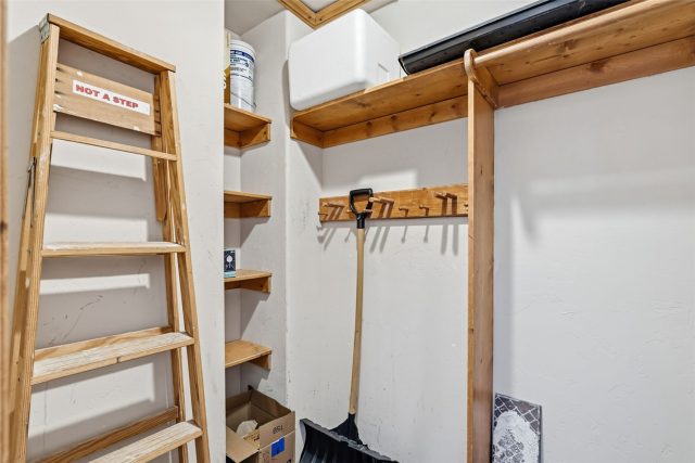 114 Lincoln B photo 22