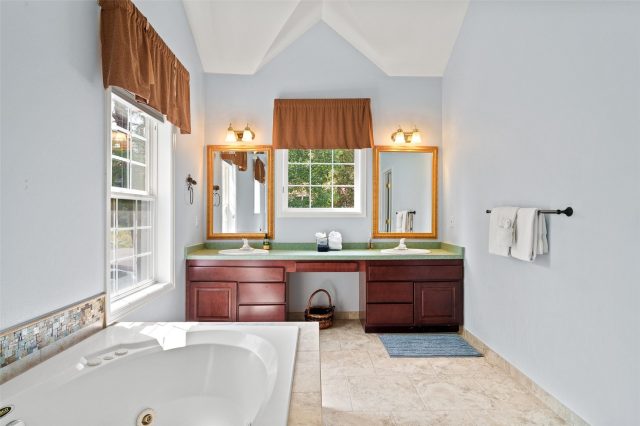 33 Red Feather Road B photo 19