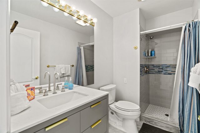 33 Red Feather Road B photo 21