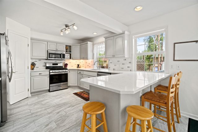 33 Red Feather Road B photo 2