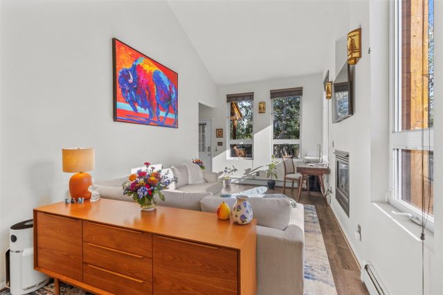 422 W Coyote Drive photo 3