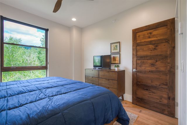 1070 Blue River Parkway 302 photo 21