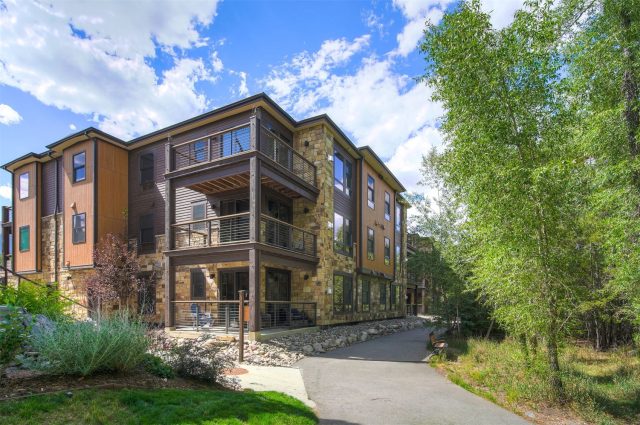 1070 Blue River Parkway 302 photo 23