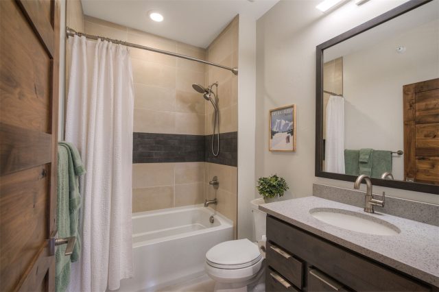 1070 Blue River Parkway 302 photo 28