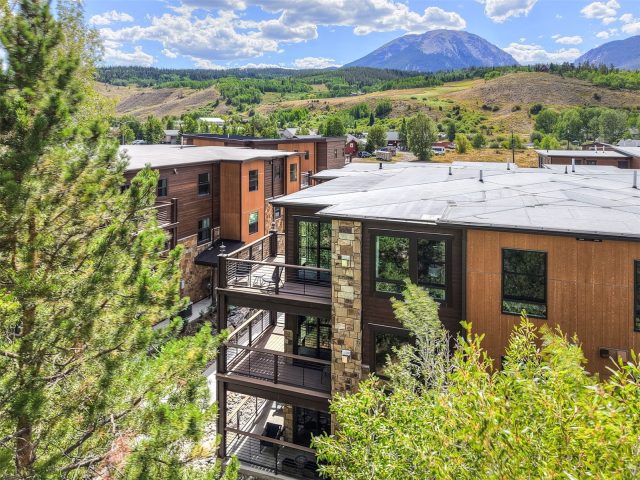 1070 Blue River Parkway 302 photo 2