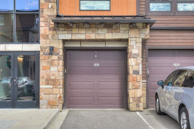 1070 Blue River Parkway 302 photo 32
