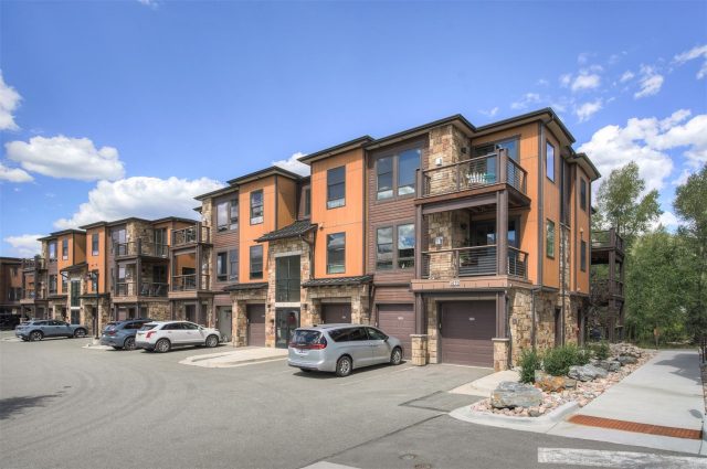 1070 Blue River Parkway 302 photo 33