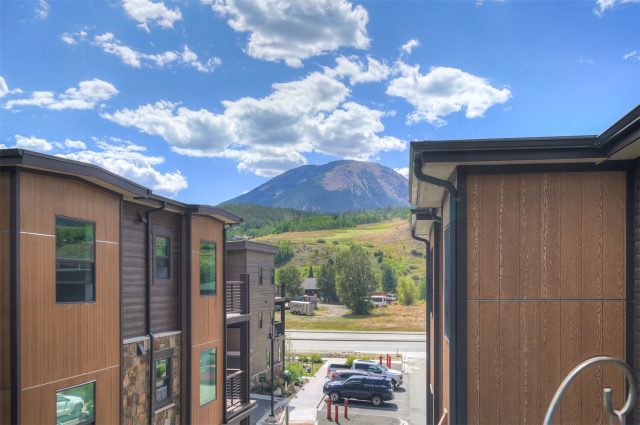 1070 Blue River Parkway 302 photo 34