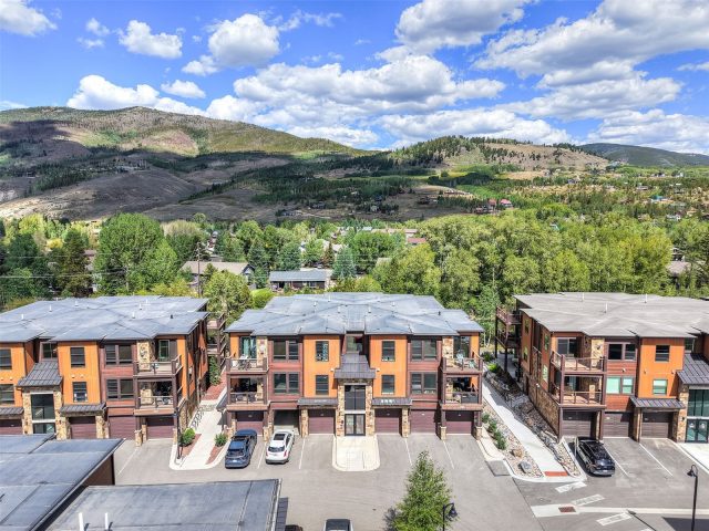 1070 Blue River Parkway 302 photo 35