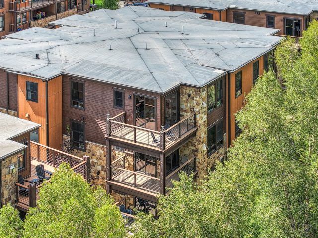 1070 Blue River Parkway 302 photo 40