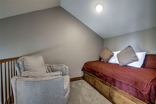 70 Oak Lane 70 photo 23