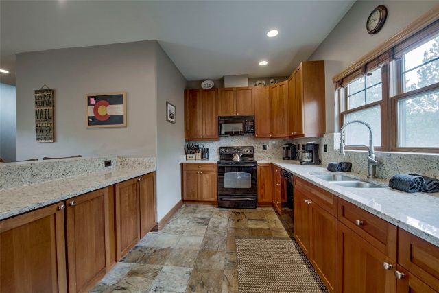 70 Oak Lane 70 photo 9