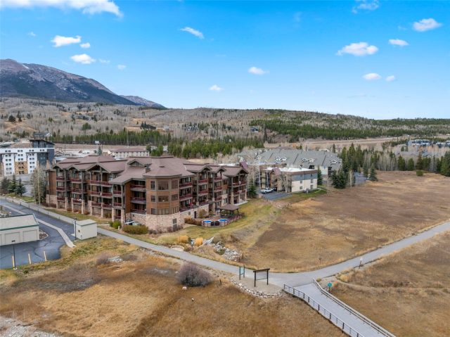1101 Divide Road 207 photo 3