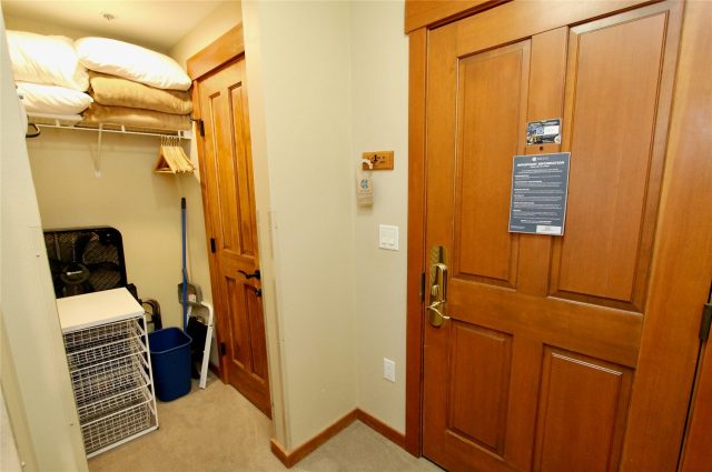 184 Copper Circle 401 photo 3