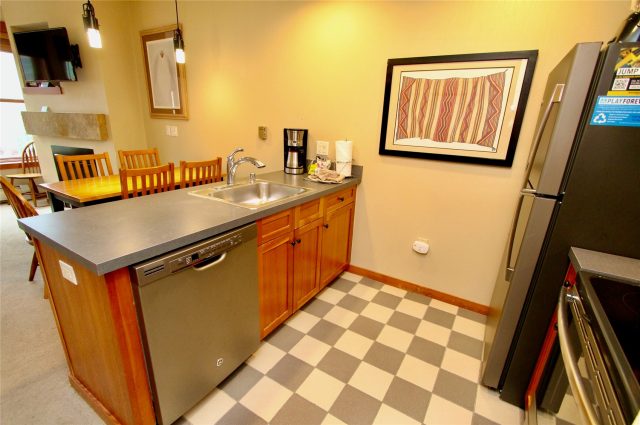 184 Copper Circle 401 photo 5