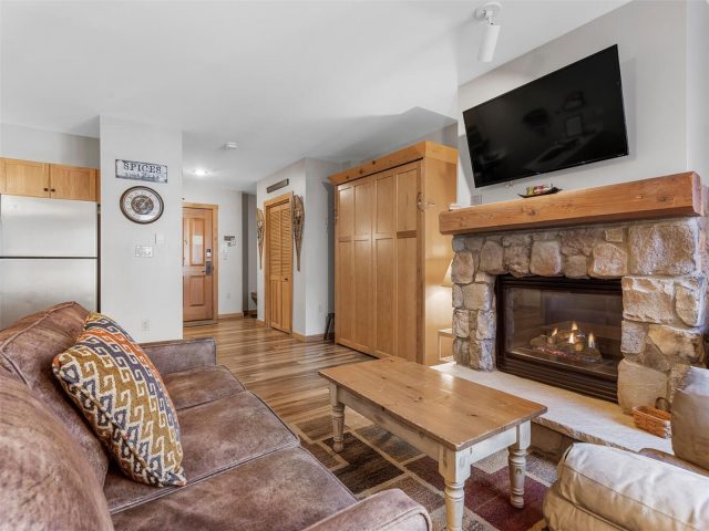 100 Dercum Square 8337 photo 10
