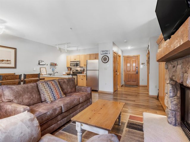 100 Dercum Square 8337 photo 11