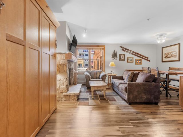 100 Dercum Square 8337 photo 16