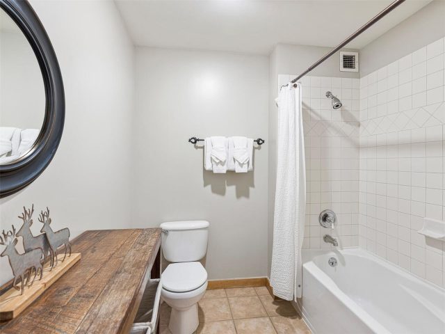 100 Dercum Square 8337 photo 24