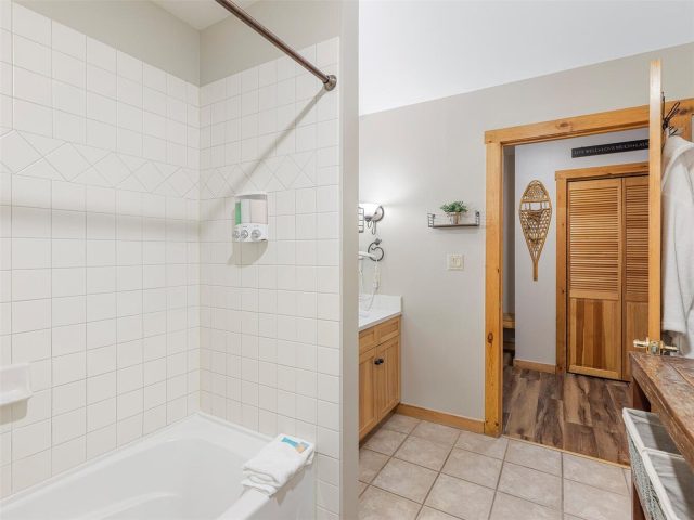 100 Dercum Square 8337 photo 25
