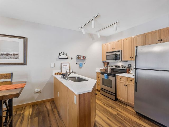 100 Dercum Square 8337 photo 2
