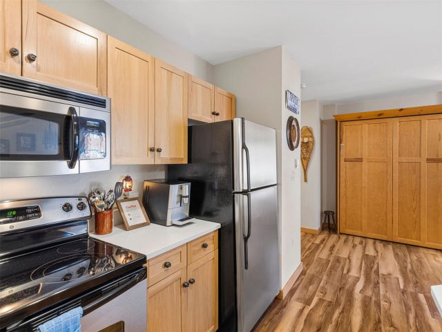 100 Dercum Square 8337 photo 4