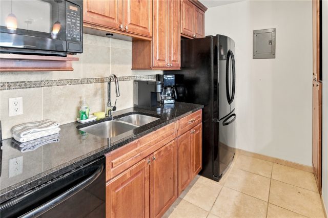 120 E La Bonte Street 306 photo 9