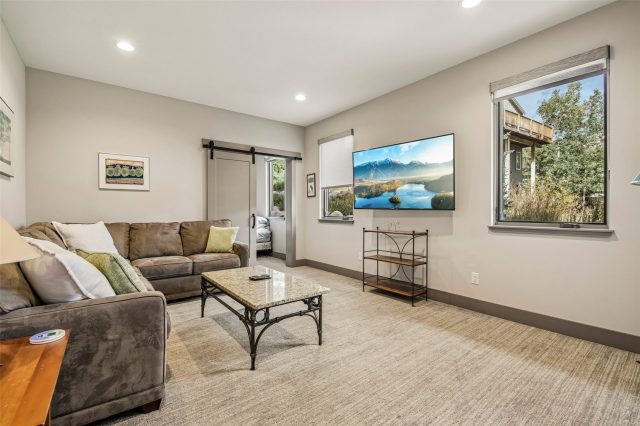 184 Caravelle Drive 20 photo 20