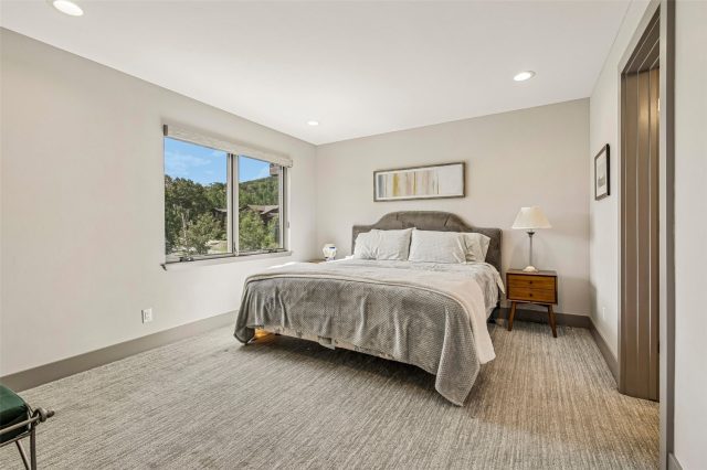 184 Caravelle Drive 20 photo 32