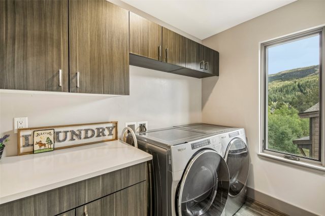 184 Caravelle Drive 20 photo 37